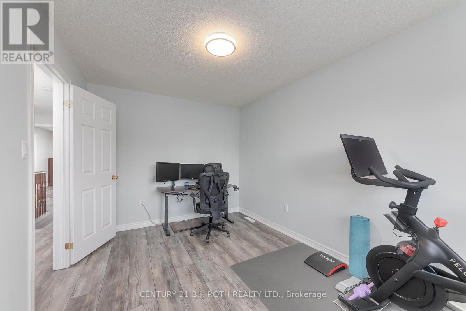 Photo 34 of 143 Crompton Drive, Barrie ON