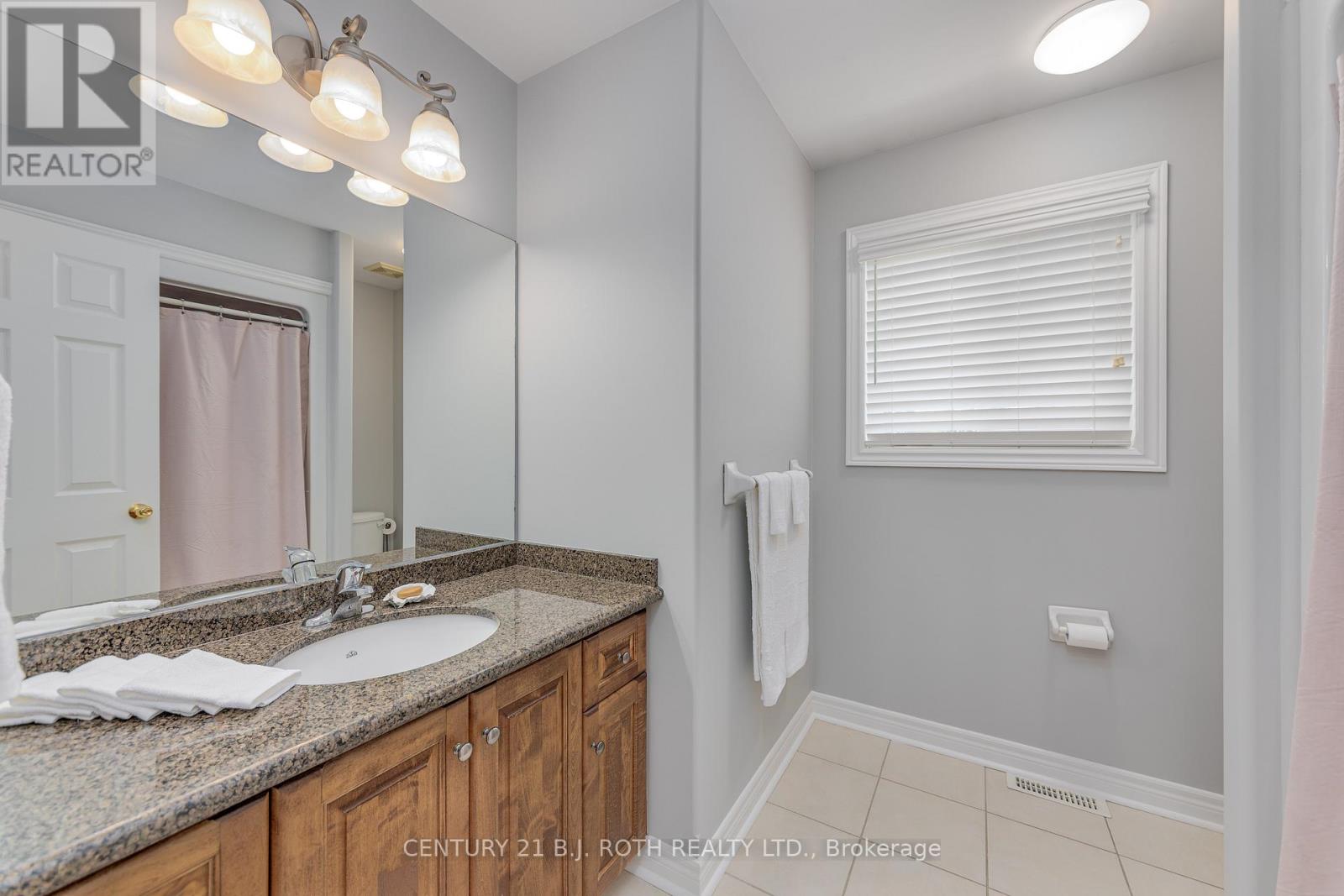 Photo 36 of 143 Crompton Drive, Barrie ON