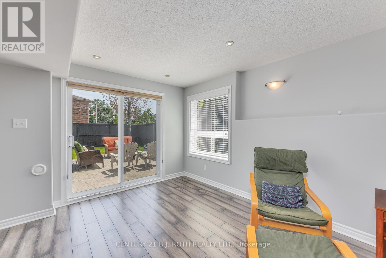 Photo 38 of 143 Crompton Drive, Barrie ON