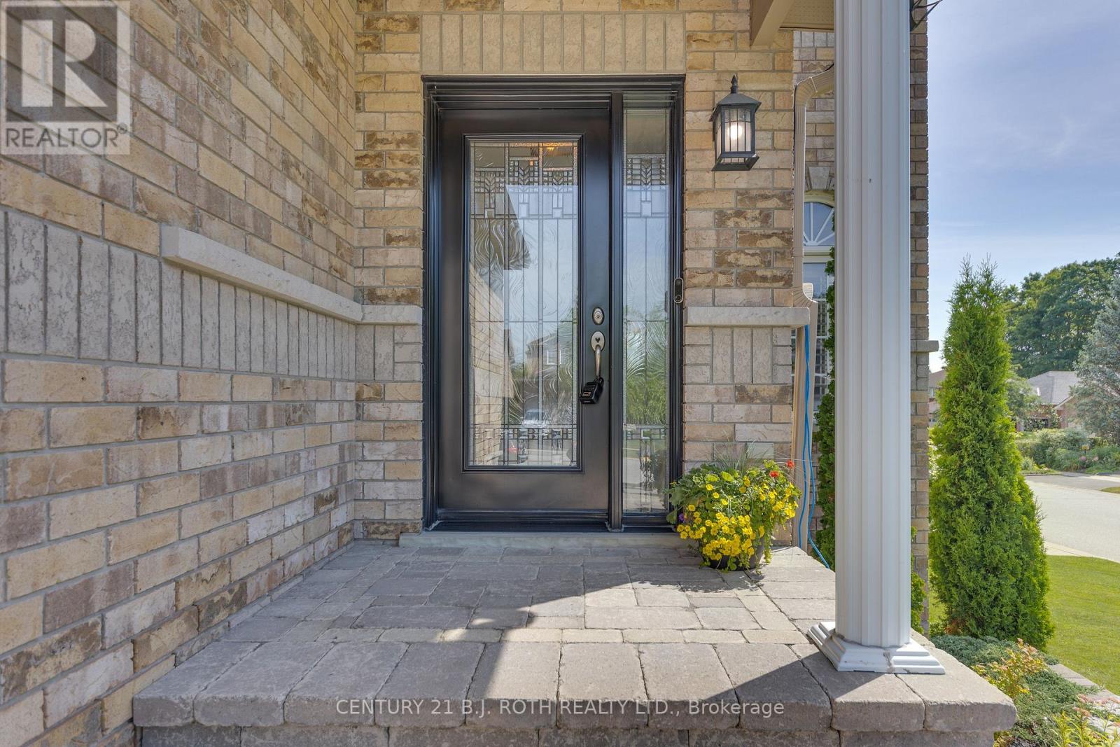 Photo 4 of 143 Crompton Drive, Barrie ON