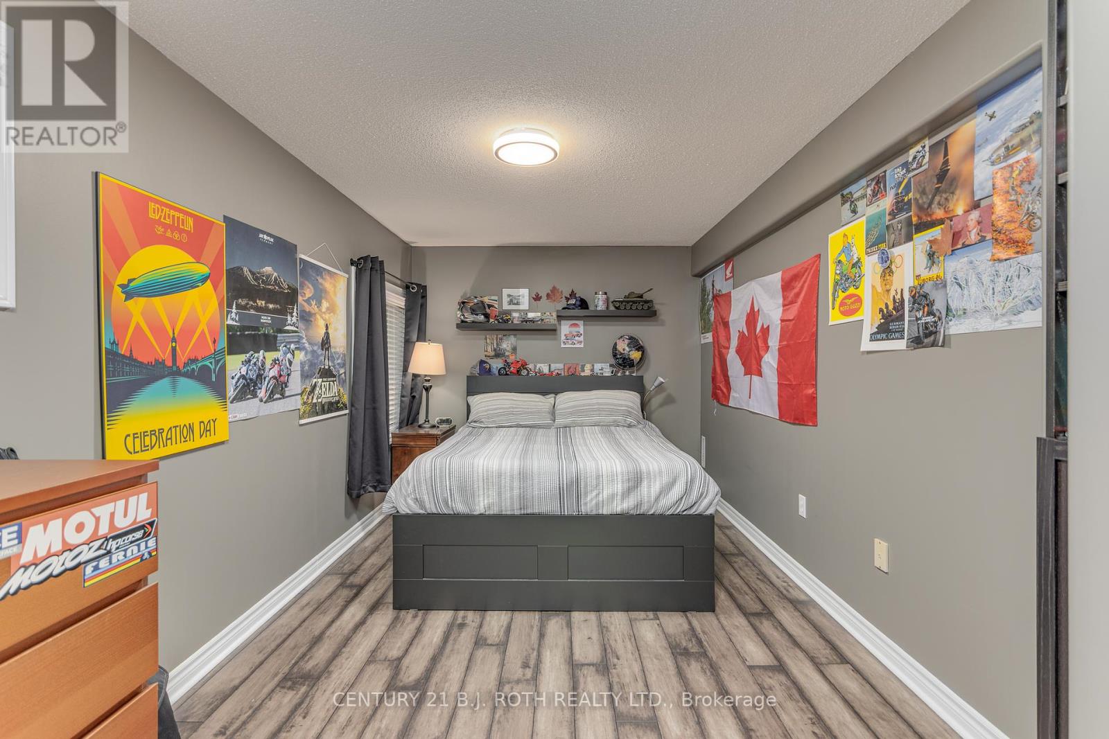 Photo 41 of 143 Crompton Drive, Barrie ON