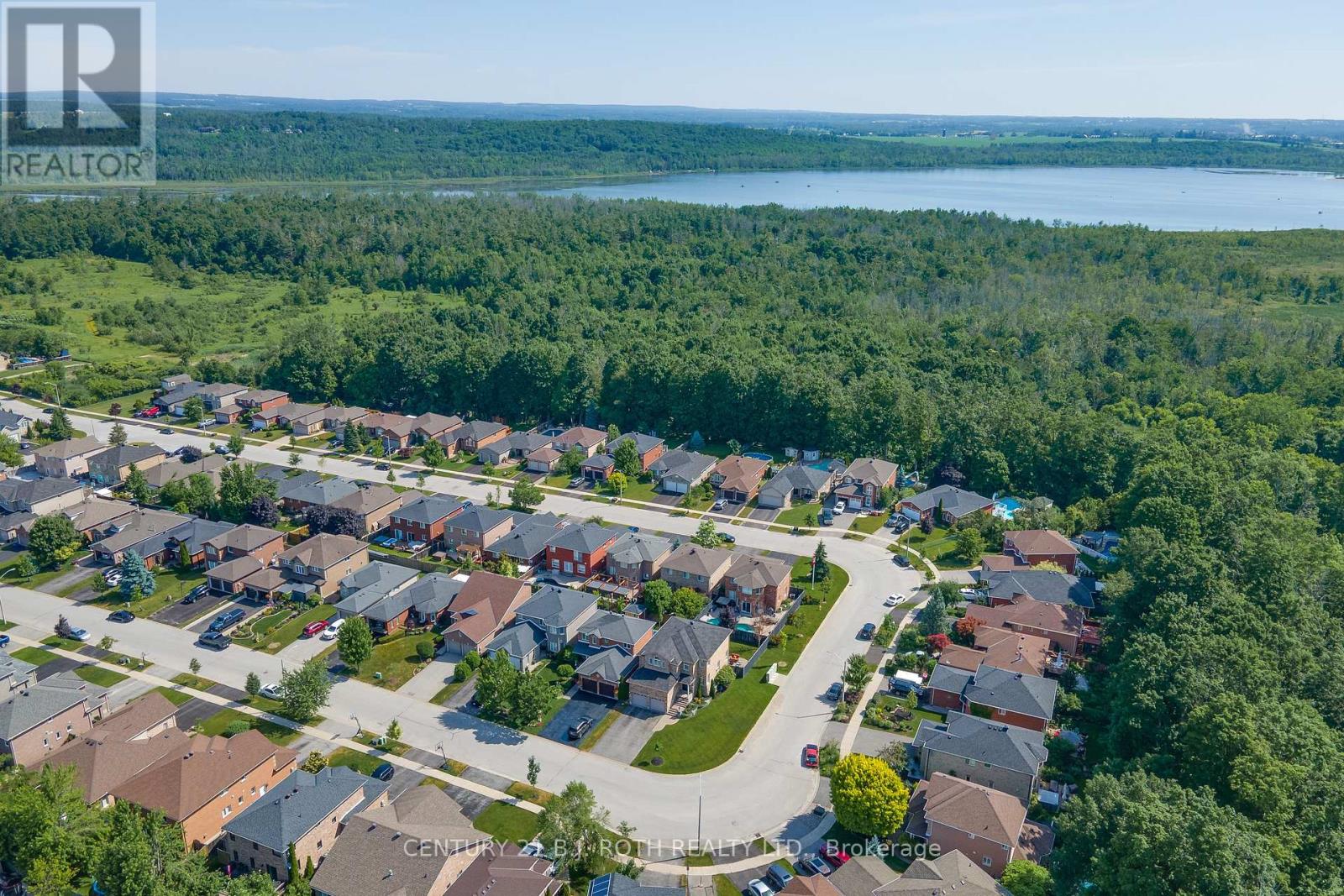 Photo 48 of 143 Crompton Drive, Barrie ON