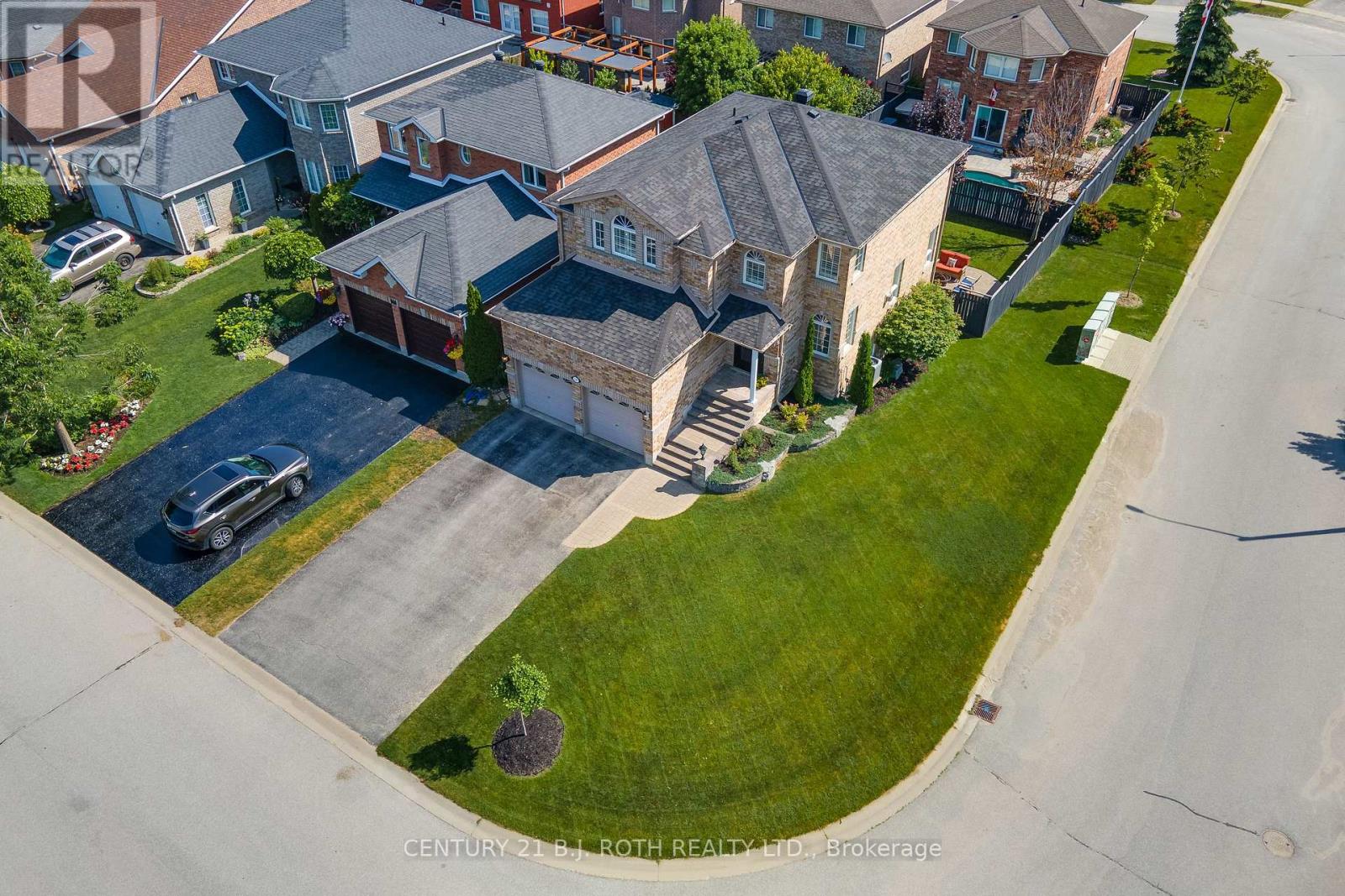 Photo 49 of 143 Crompton Drive, Barrie ON