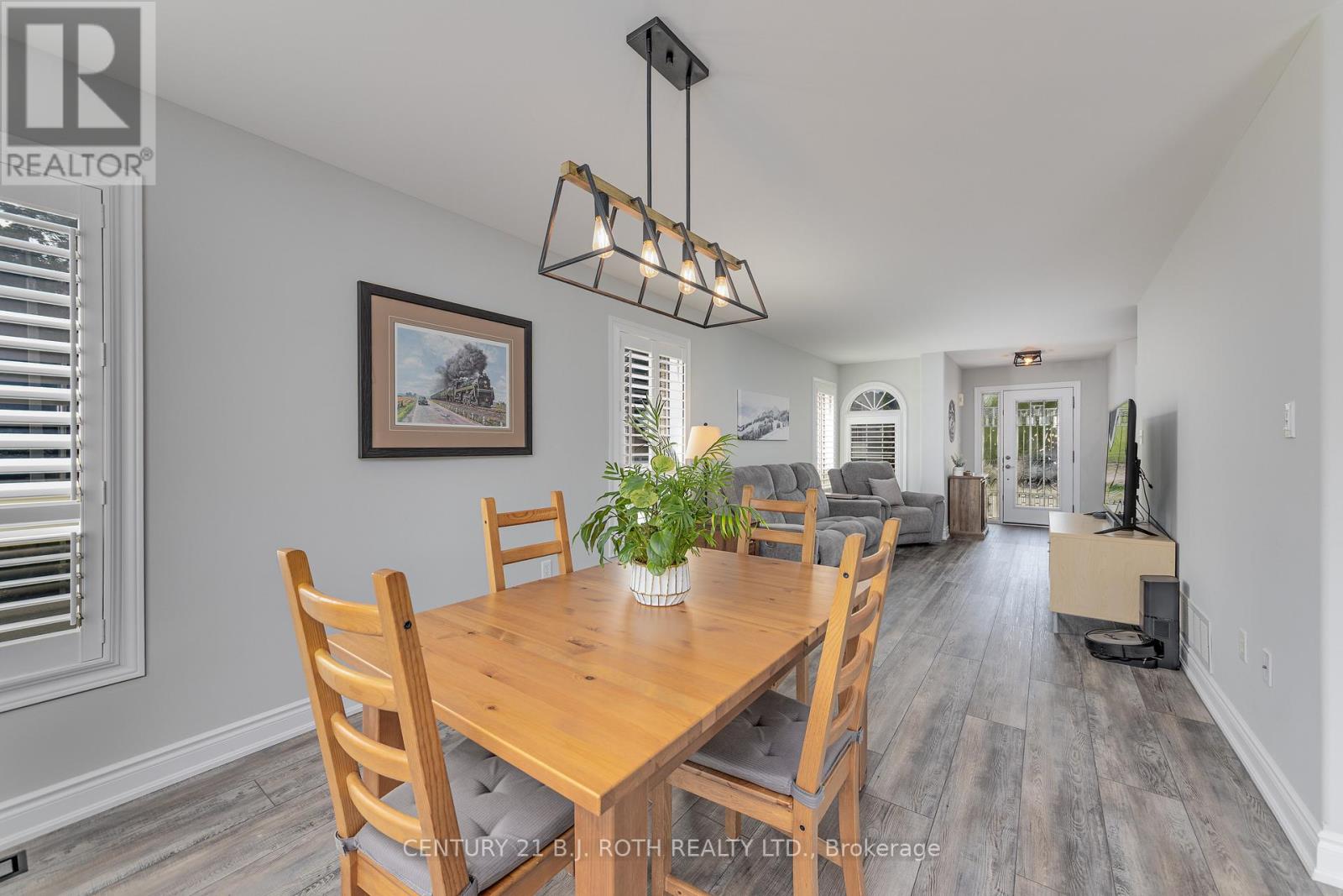 Photo 7 of 143 Crompton Drive, Barrie ON