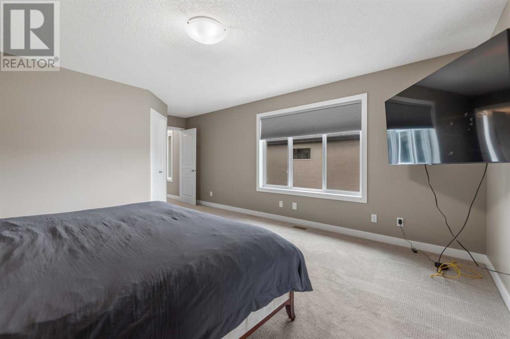 Single Family House for Sale in  Quarry Drive SE Douglasdale/Glen Calgary 