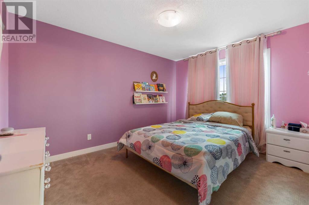 Single Family House for Sale in  Quarry Drive SE Douglasdale/Glen Calgary 
