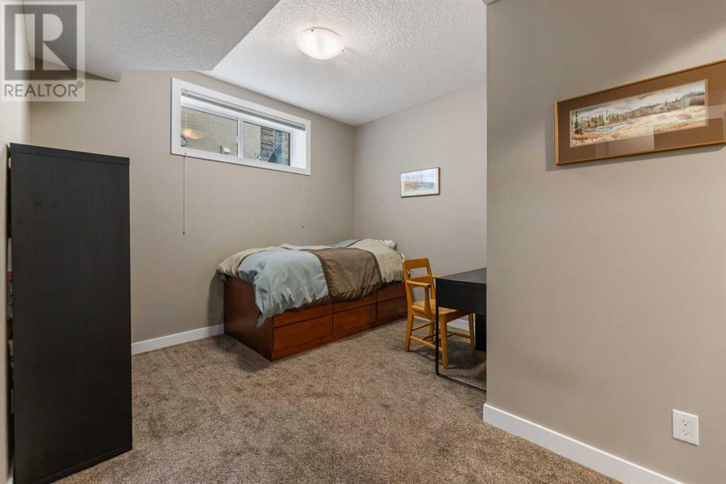 Single Family House for Sale in  Quarry Drive SE Douglasdale/Glen Calgary 
