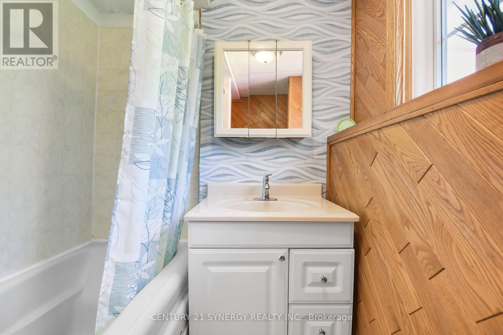Photo 22 of 1519 Russett Drive, Mcnab Braeside ON