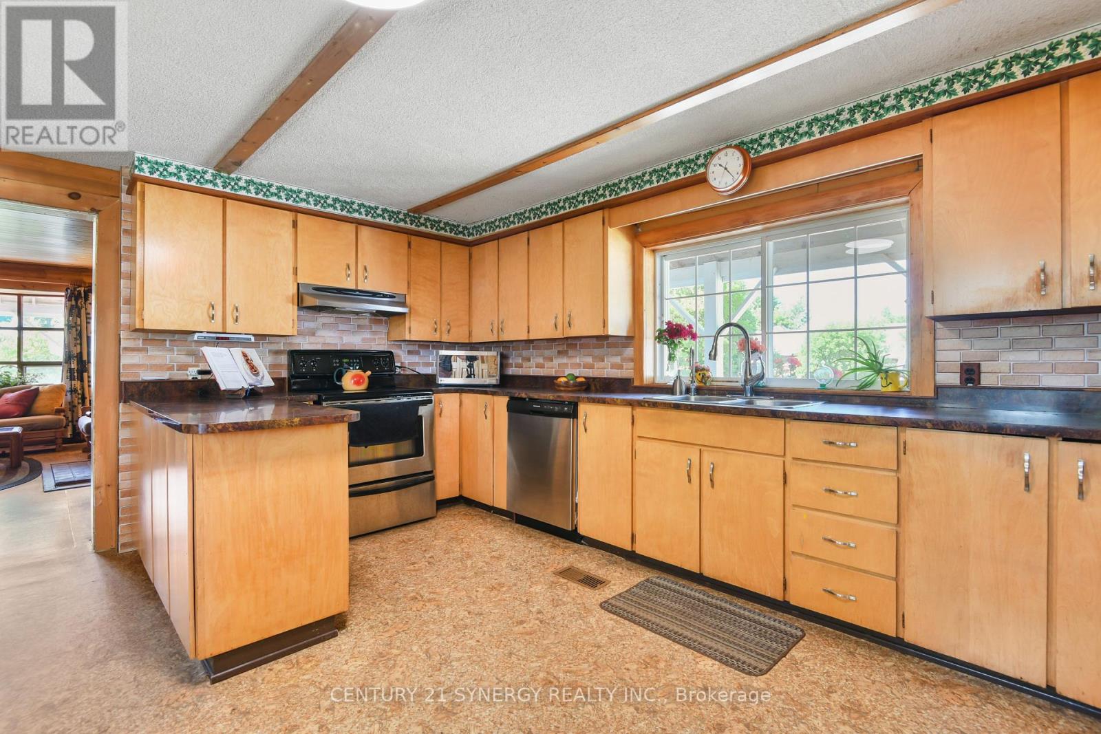 Photo 21 of 1519 Russett Drive, Mcnab Braeside ON