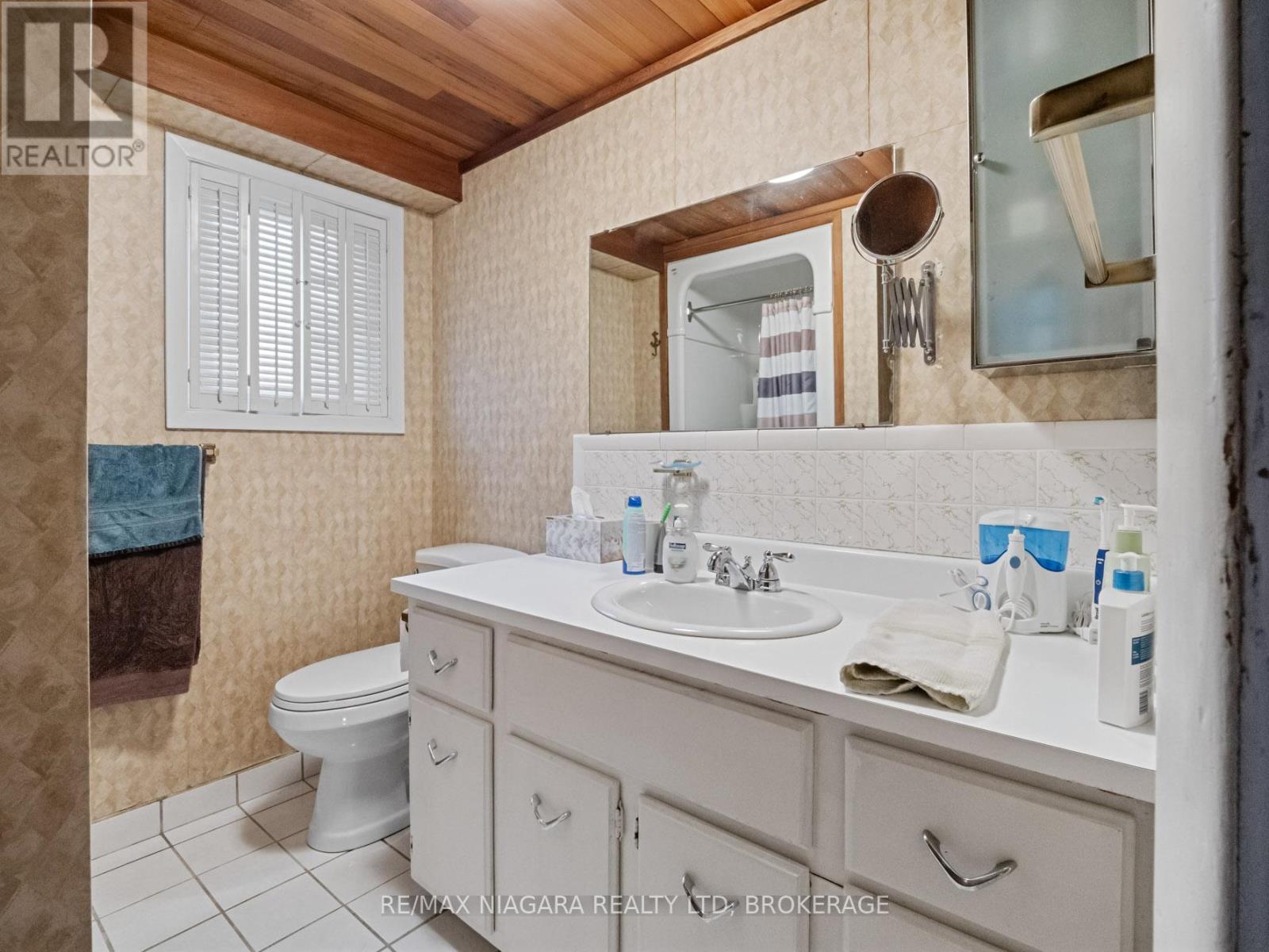 Photo 19 of 134 Champlain Drive N, Fort Erie ON