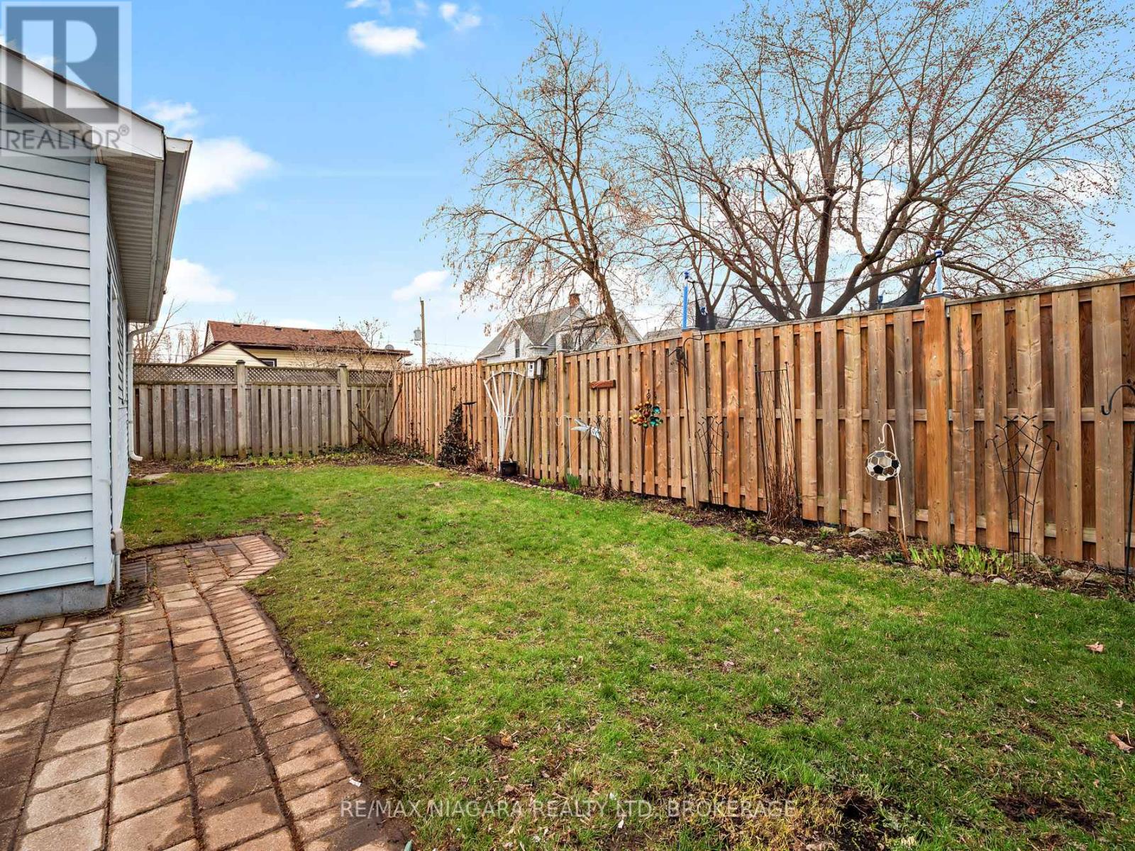 Photo 27 of 207 Gilmore Road, Fort Erie ON