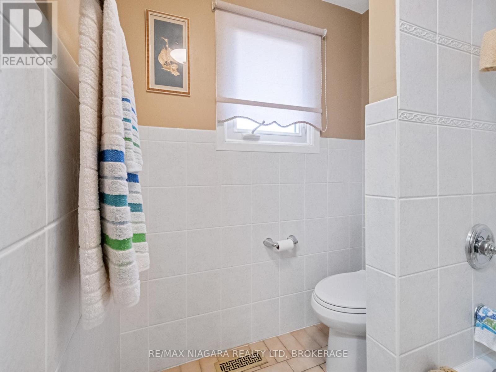 Photo 18 of 134 Champlain Drive N, Fort Erie ON