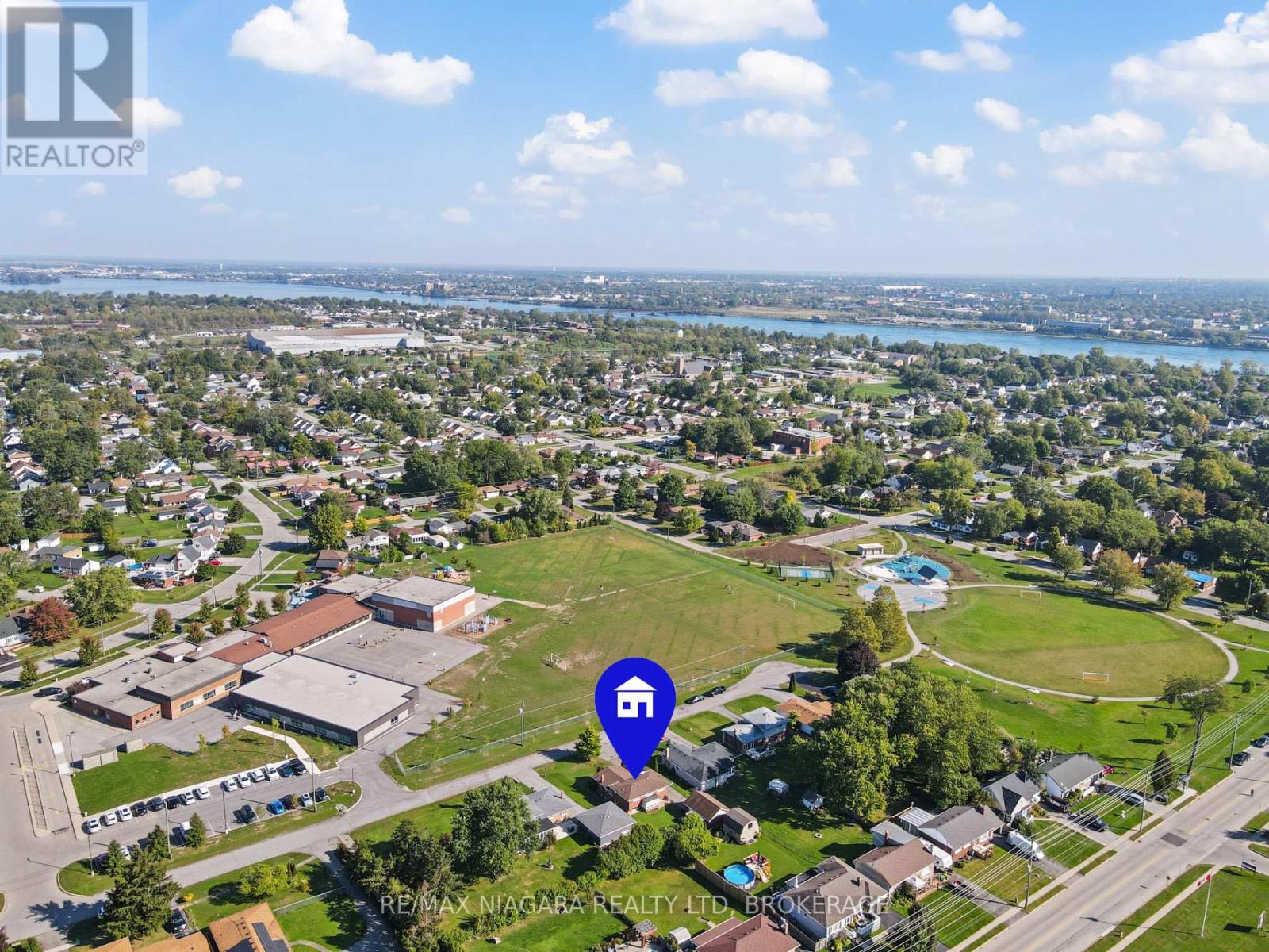 Photo 37 of 134 Champlain Drive N, Fort Erie ON