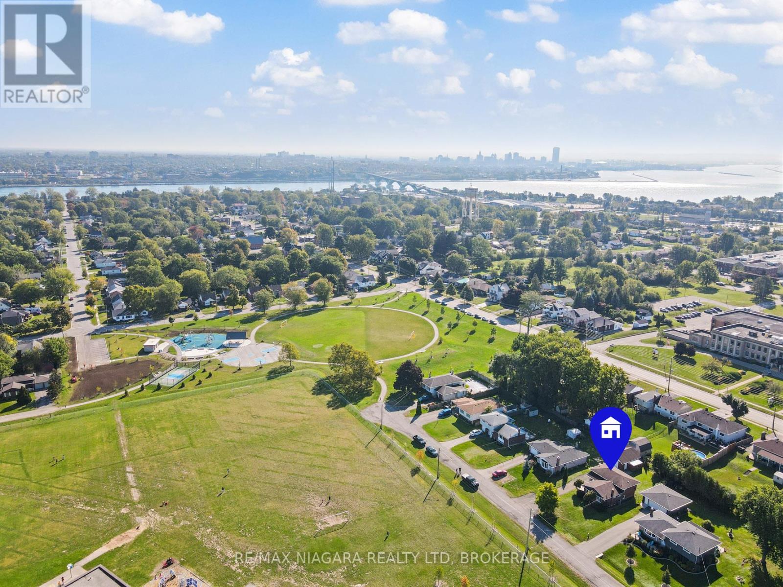 Photo 35 of 134 Champlain Drive N, Fort Erie ON