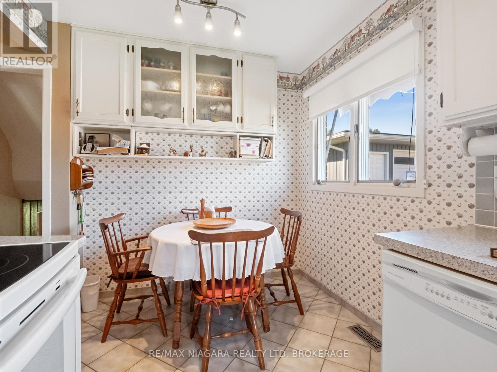 Photo 9 of 134 Champlain Drive N, Fort Erie ON
