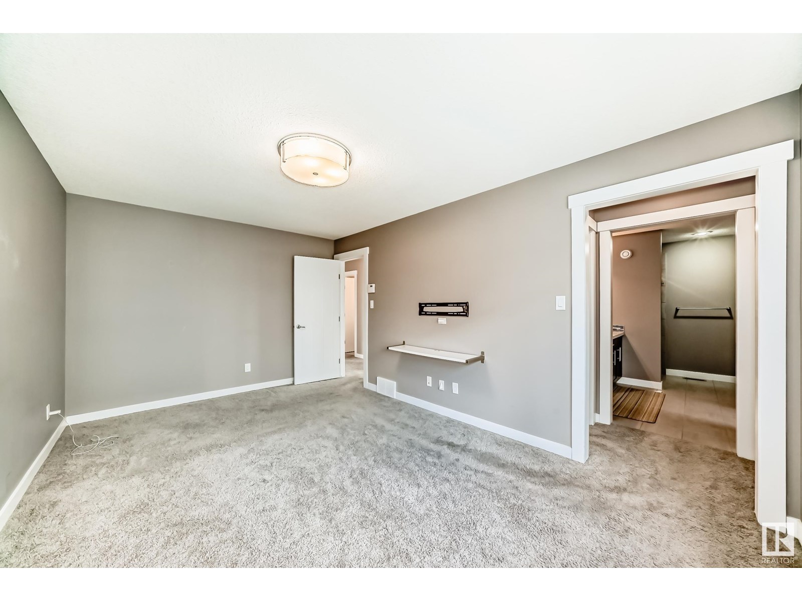 Photo 18 of 723 57 St Sw, Edmonton AB