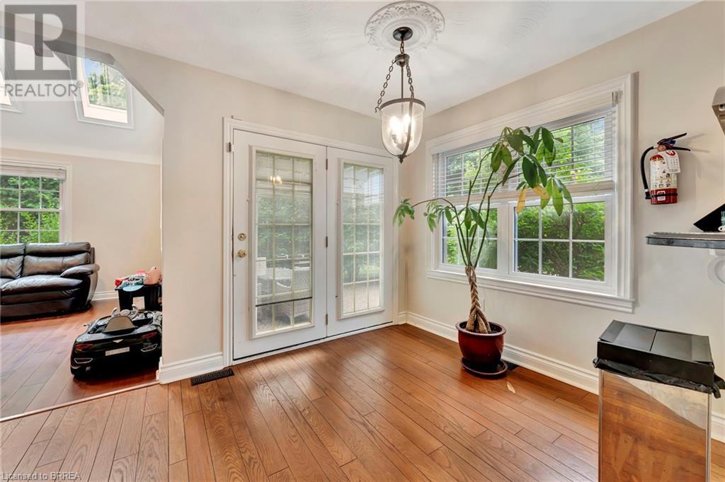 Photo 15 of 17 Lee Arn Court, Lynedoch ON