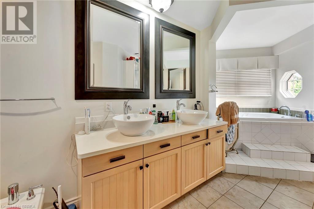 Photo 28 of 17 Lee Arn Court, Lynedoch ON
