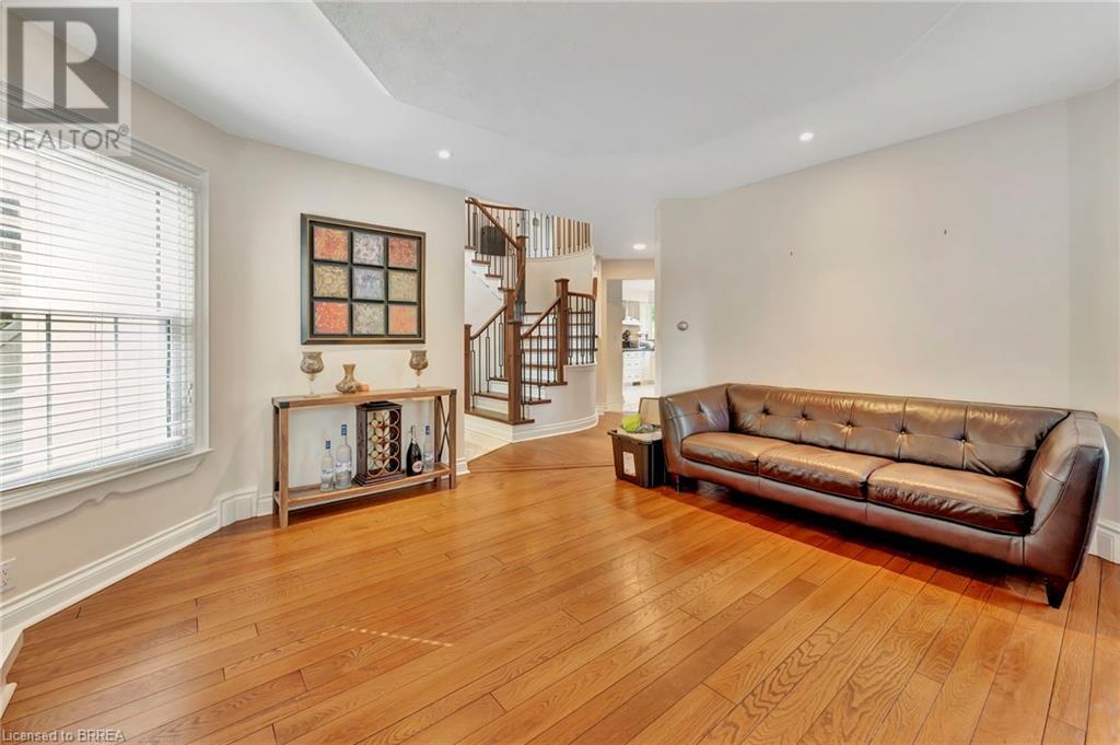 Photo 8 of 17 Lee Arn Court, Lynedoch ON