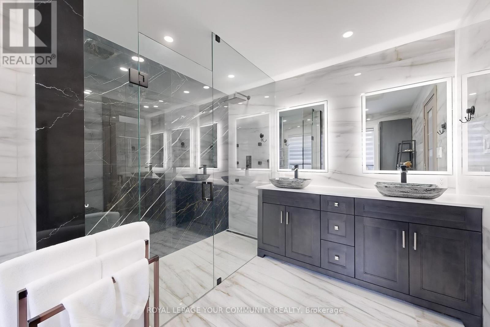 Single Family House for Sale in  PRINCESS ISABELLA COURT Vaughan (Patterson) 