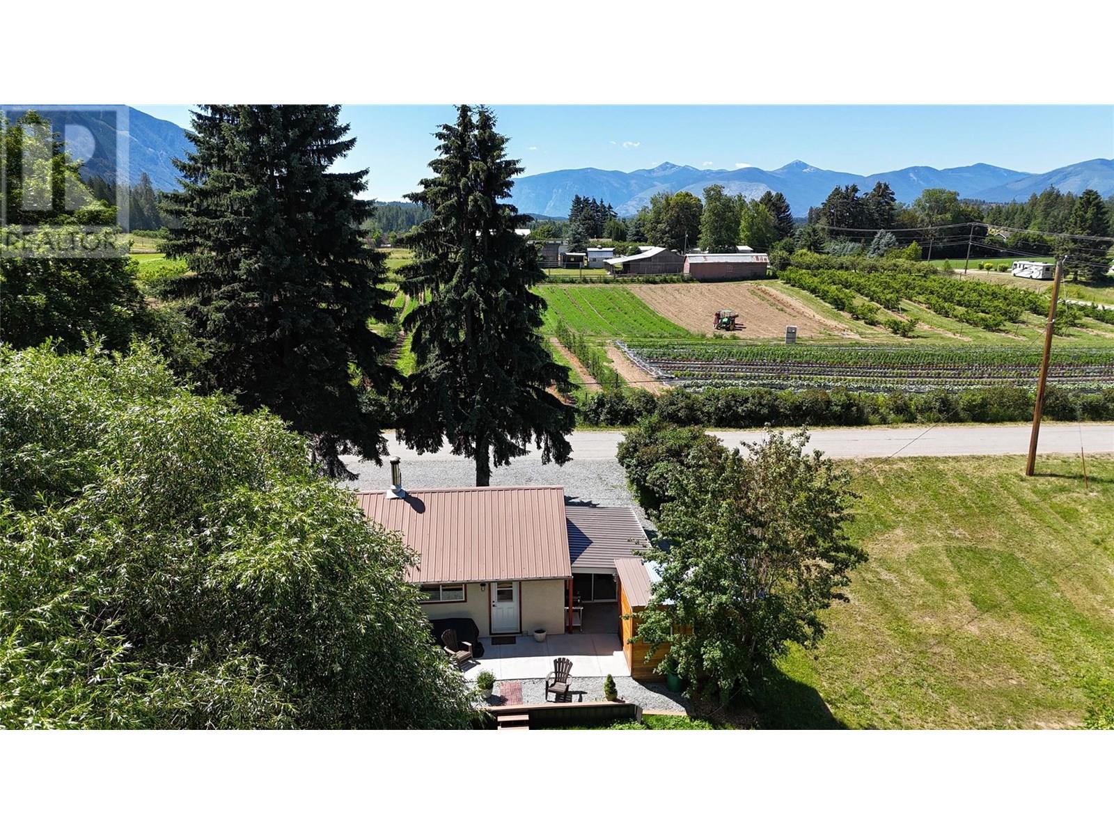 Photo 5 of 4152 51 Street, Creston BC