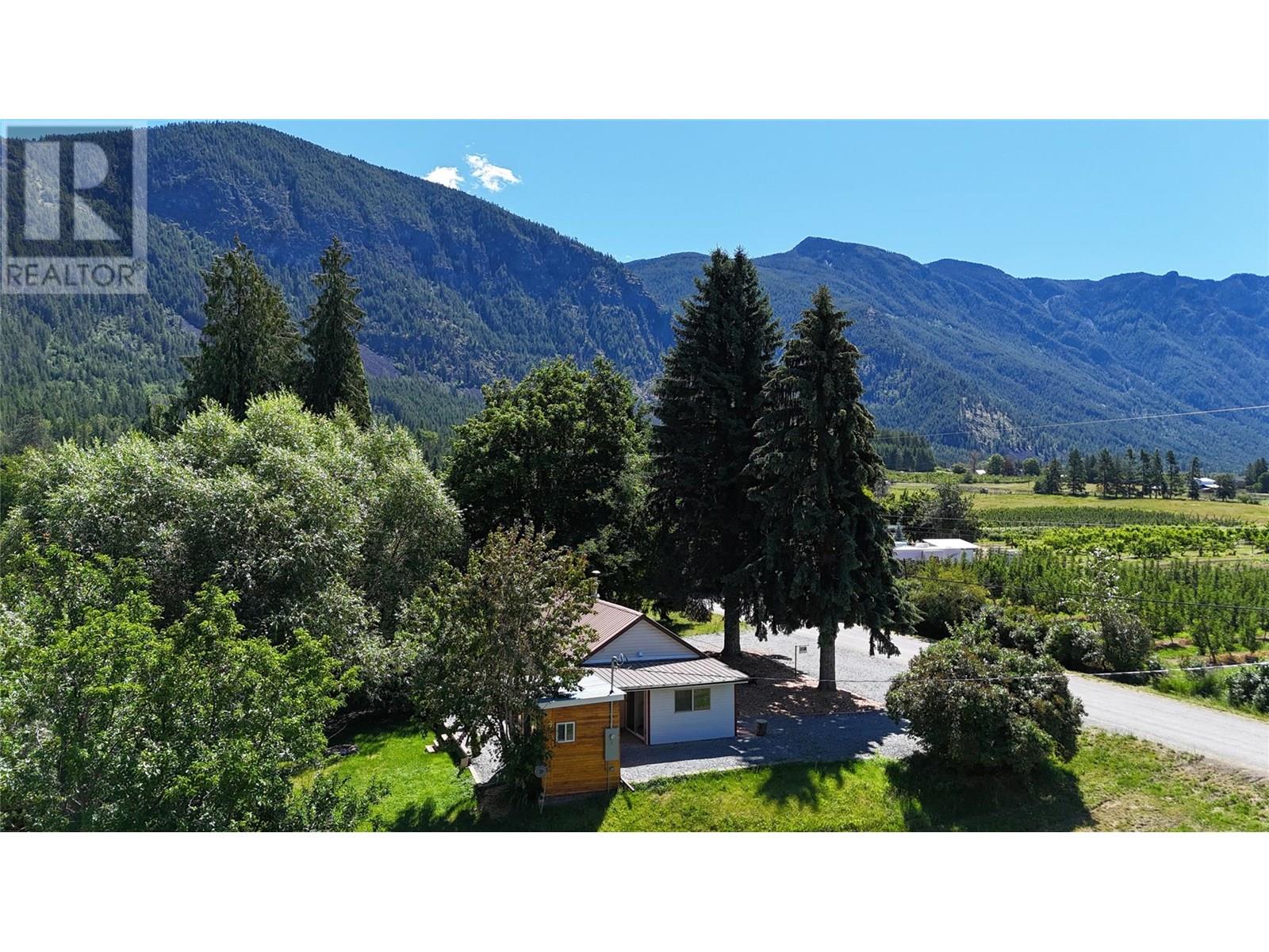 Photo 36 of 4152 51 Street, Creston BC