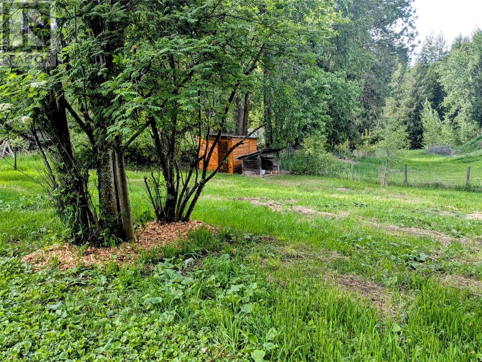 Photo 13 of 4152 51 Street, Creston BC