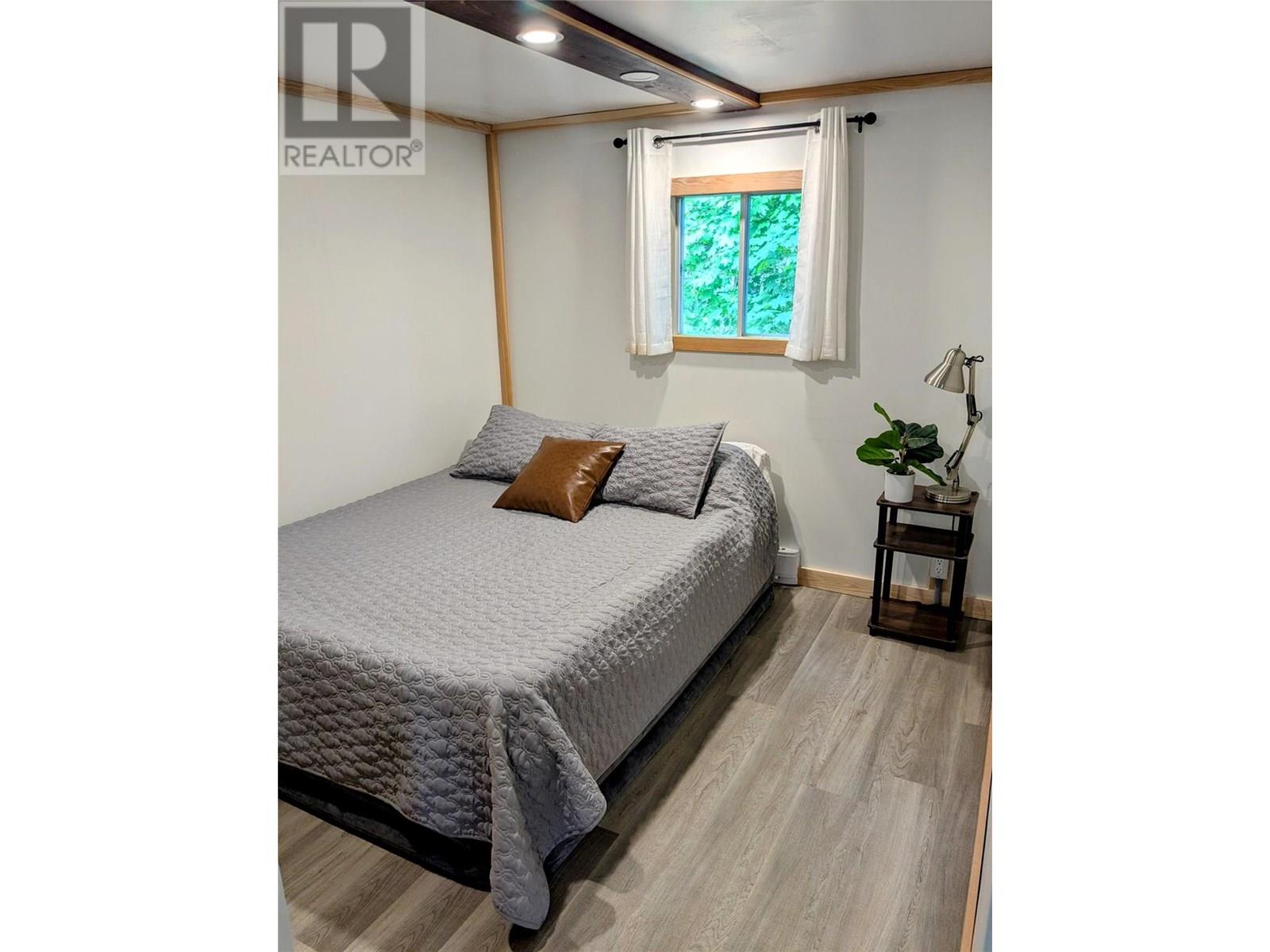 Photo 34 of 4152 51 Street, Creston BC