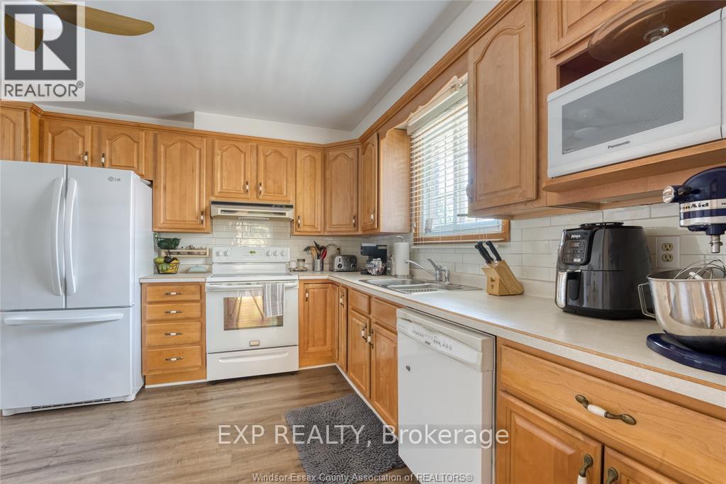 Photo 11 of 337 Evelyn Street, Lakeshore ON