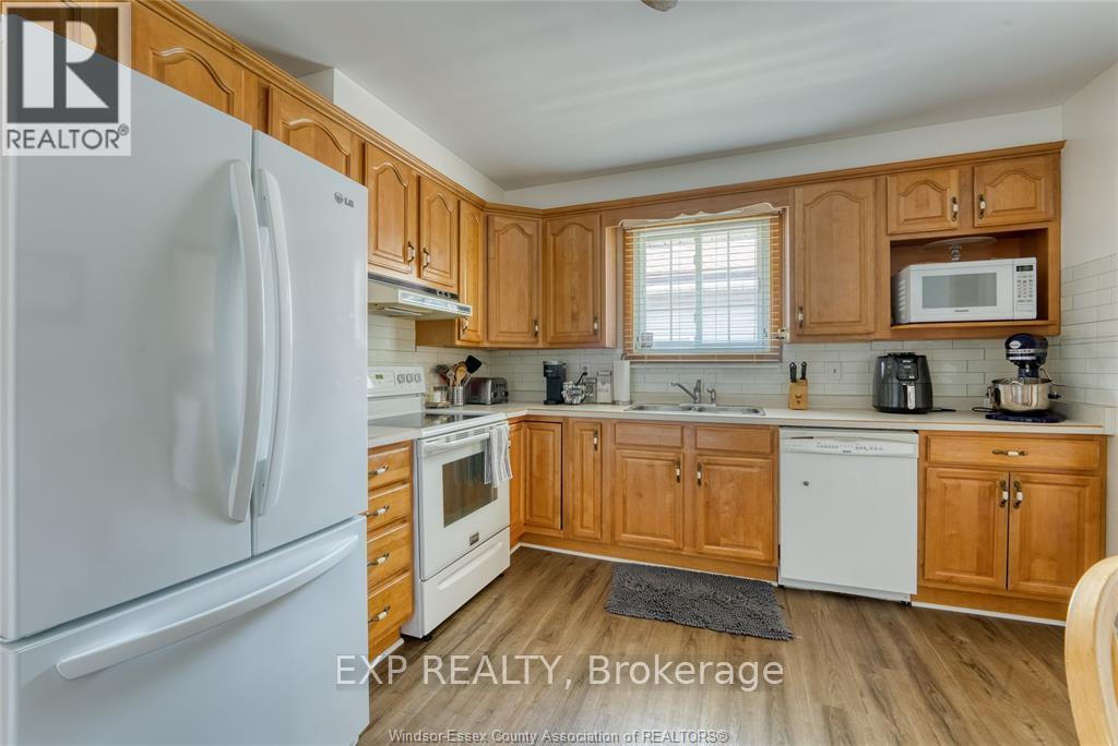 Photo 32 of 337 Evelyn Street, Lakeshore ON
