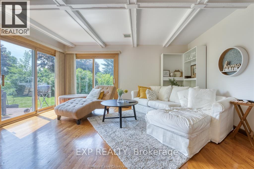 Photo 7 of 337 Evelyn Street, Lakeshore ON