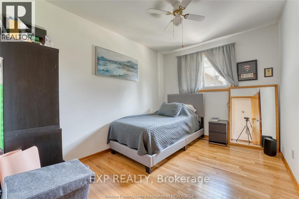 Photo 31 of 337 Evelyn Street, Lakeshore ON