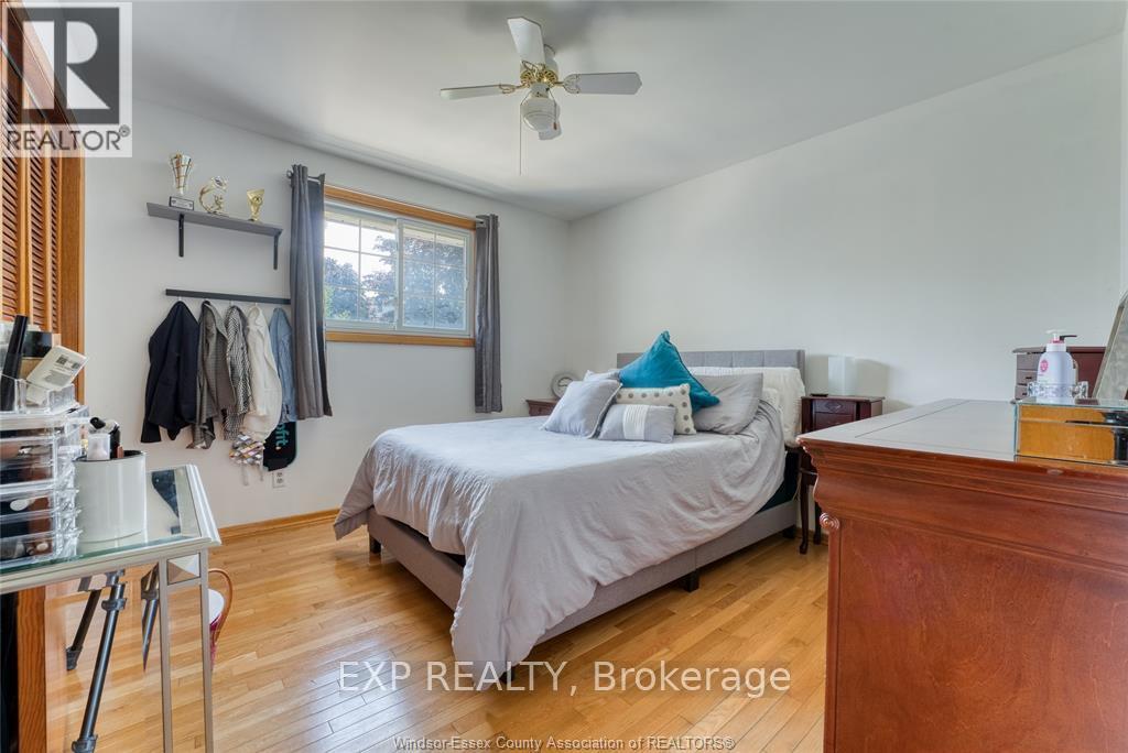 Photo 21 of 337 Evelyn Street, Lakeshore ON