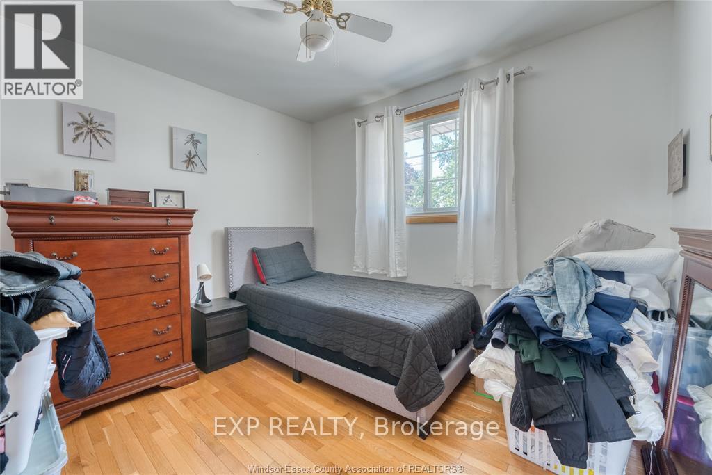 Photo 5 of 337 Evelyn Street, Lakeshore ON