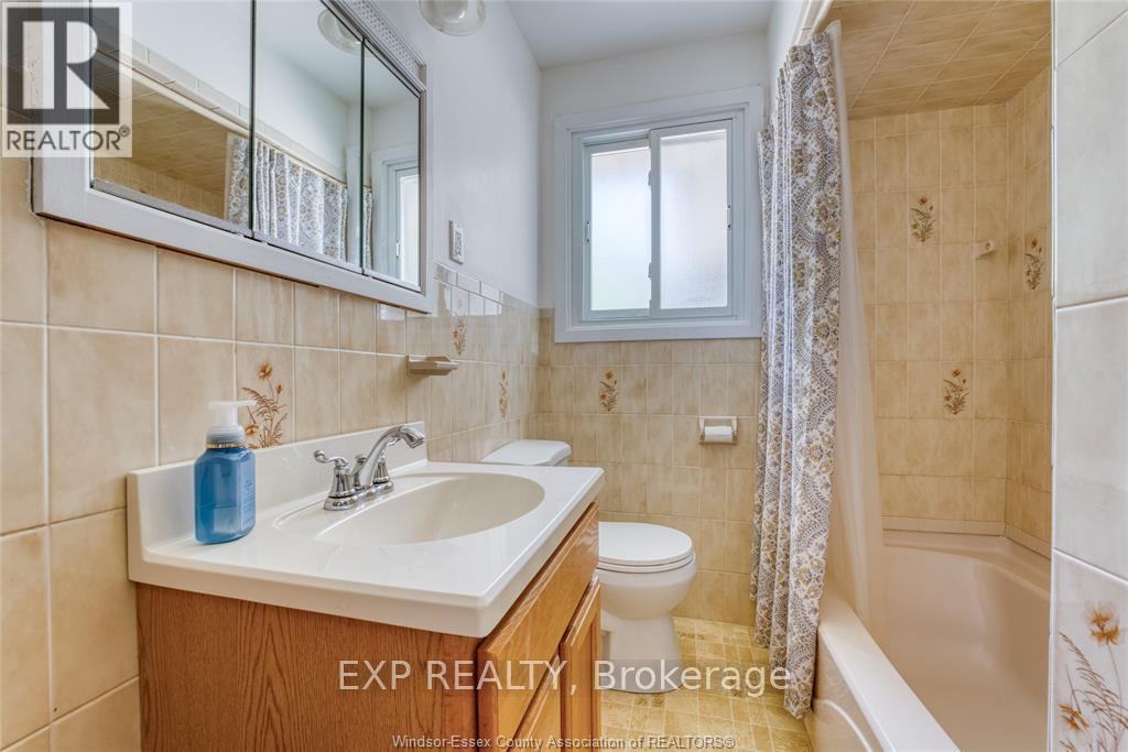 Photo 22 of 337 Evelyn Street, Lakeshore ON