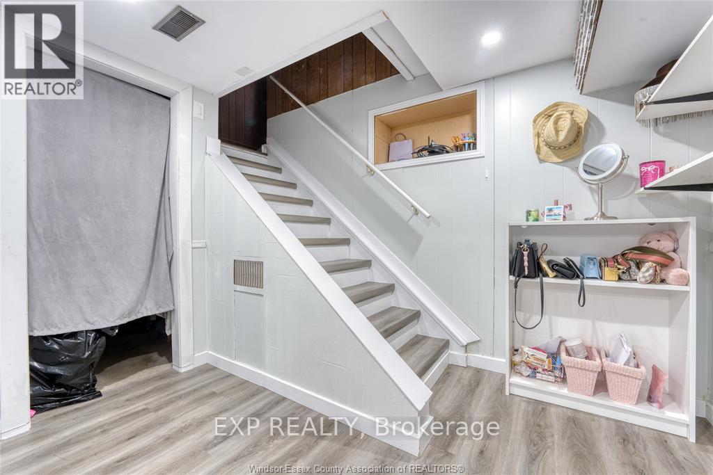 Photo 25 of 337 Evelyn Street, Lakeshore ON