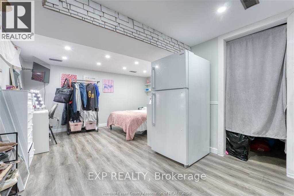 Photo 14 of 337 Evelyn Street, Lakeshore ON