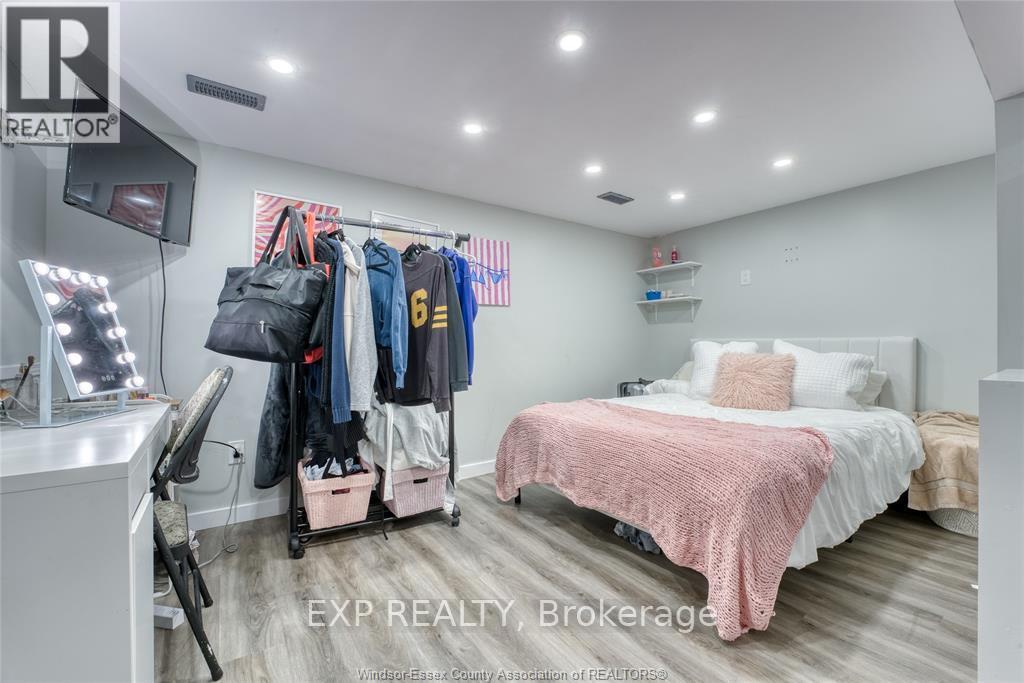 Photo 18 of 337 Evelyn Street, Lakeshore ON