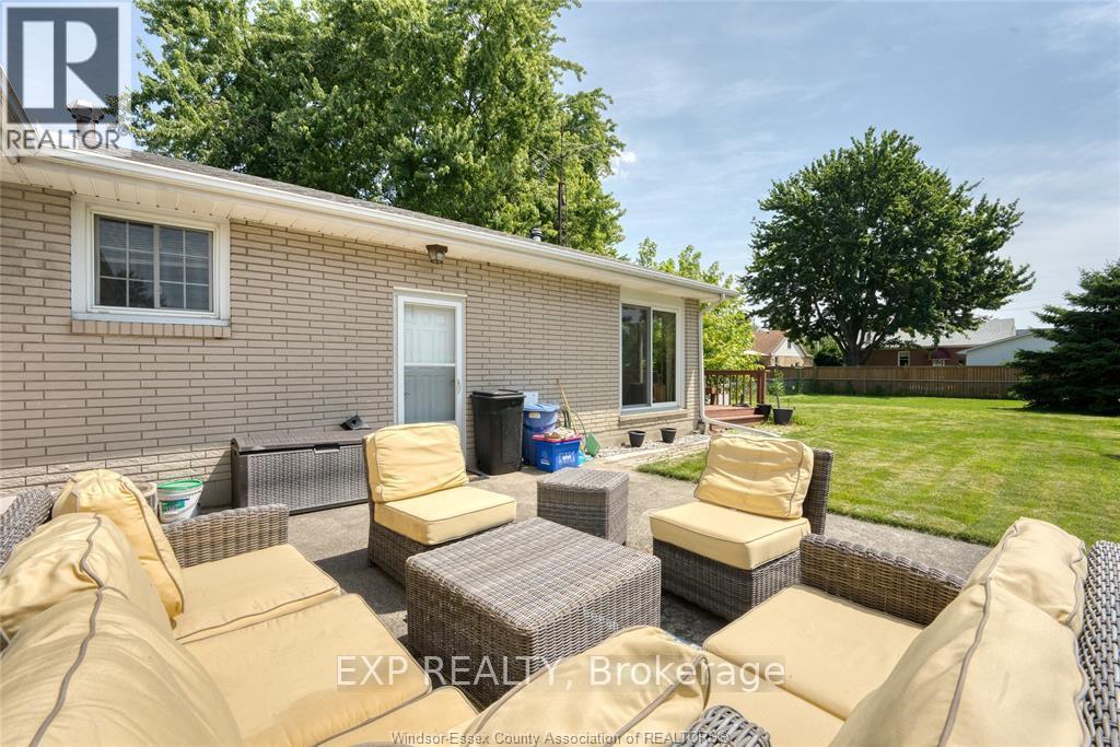Photo 10 of 337 Evelyn Street, Lakeshore ON