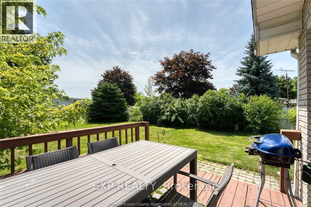 Photo 15 of 337 Evelyn Street, Lakeshore ON