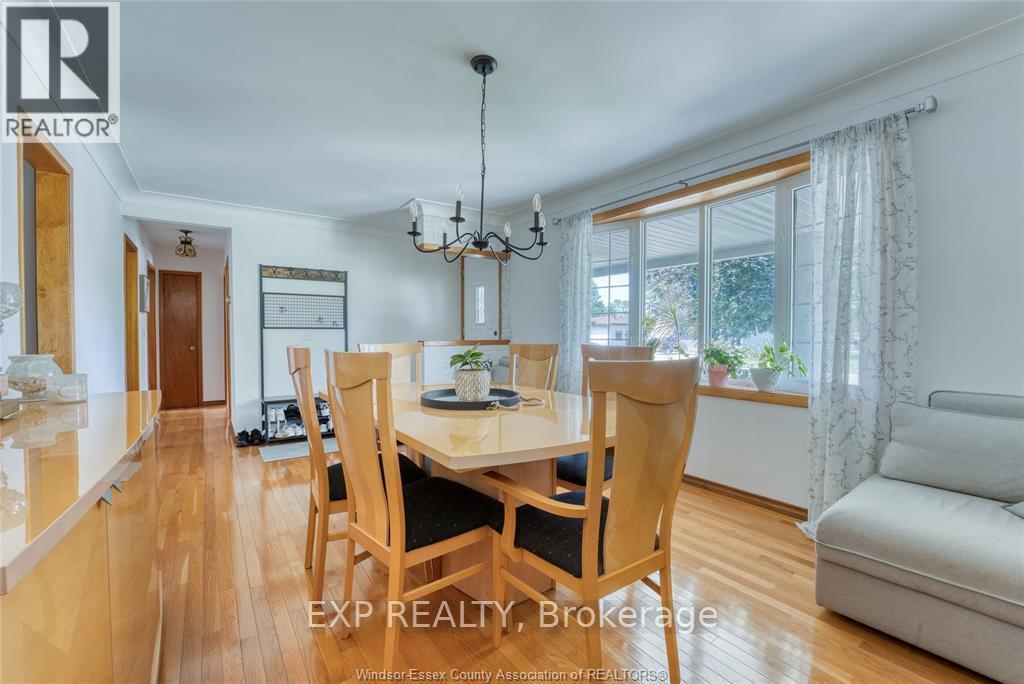 Photo 4 of 337 Evelyn Street, Lakeshore ON