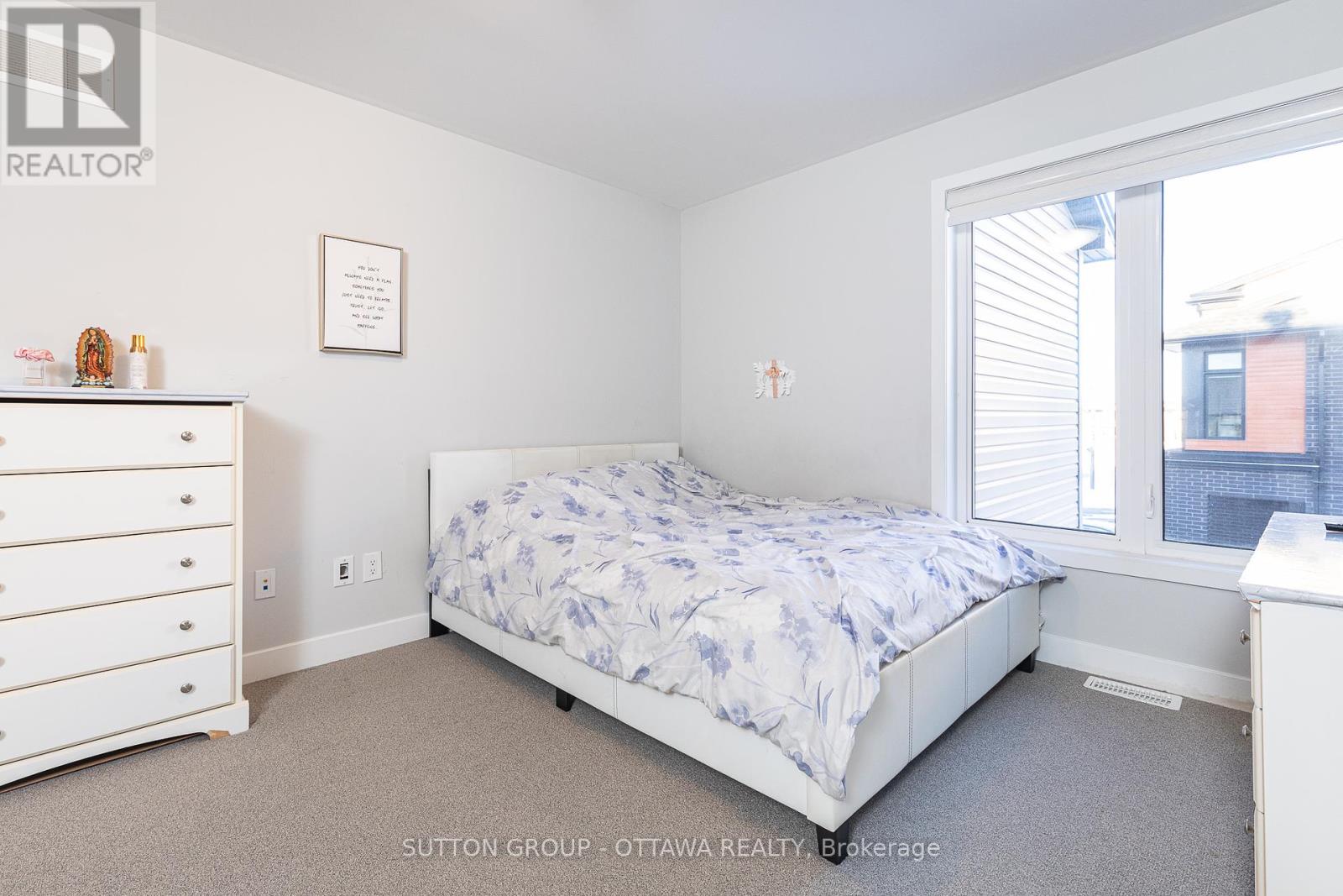 Photo 13 of 214 Big Dipper Street, Ottawa ON