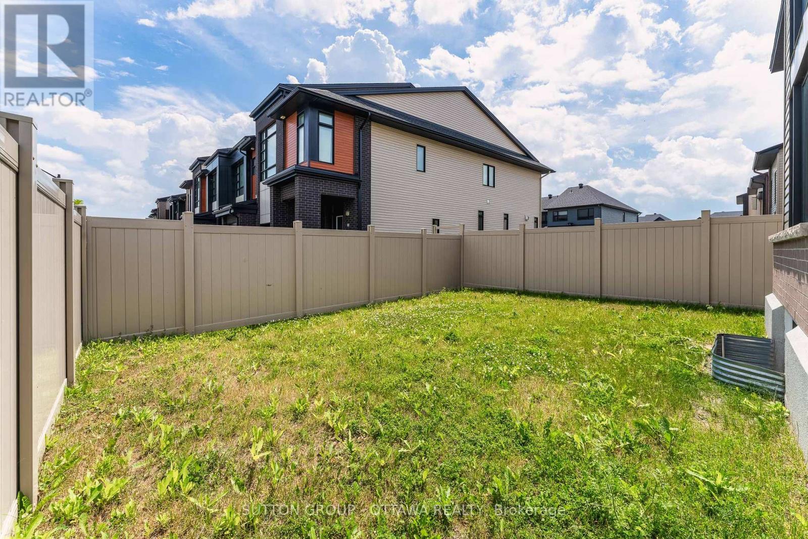 Photo 5 of 214 Big Dipper Street, Ottawa ON