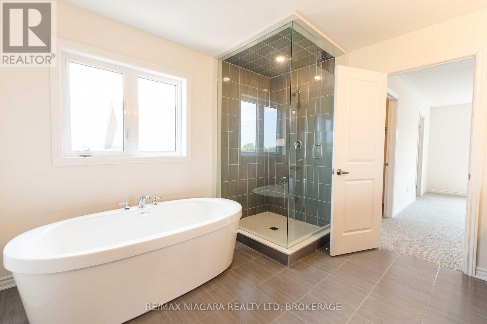 Photo 14 of 25 Oriole Crescent, Port Colborne ON