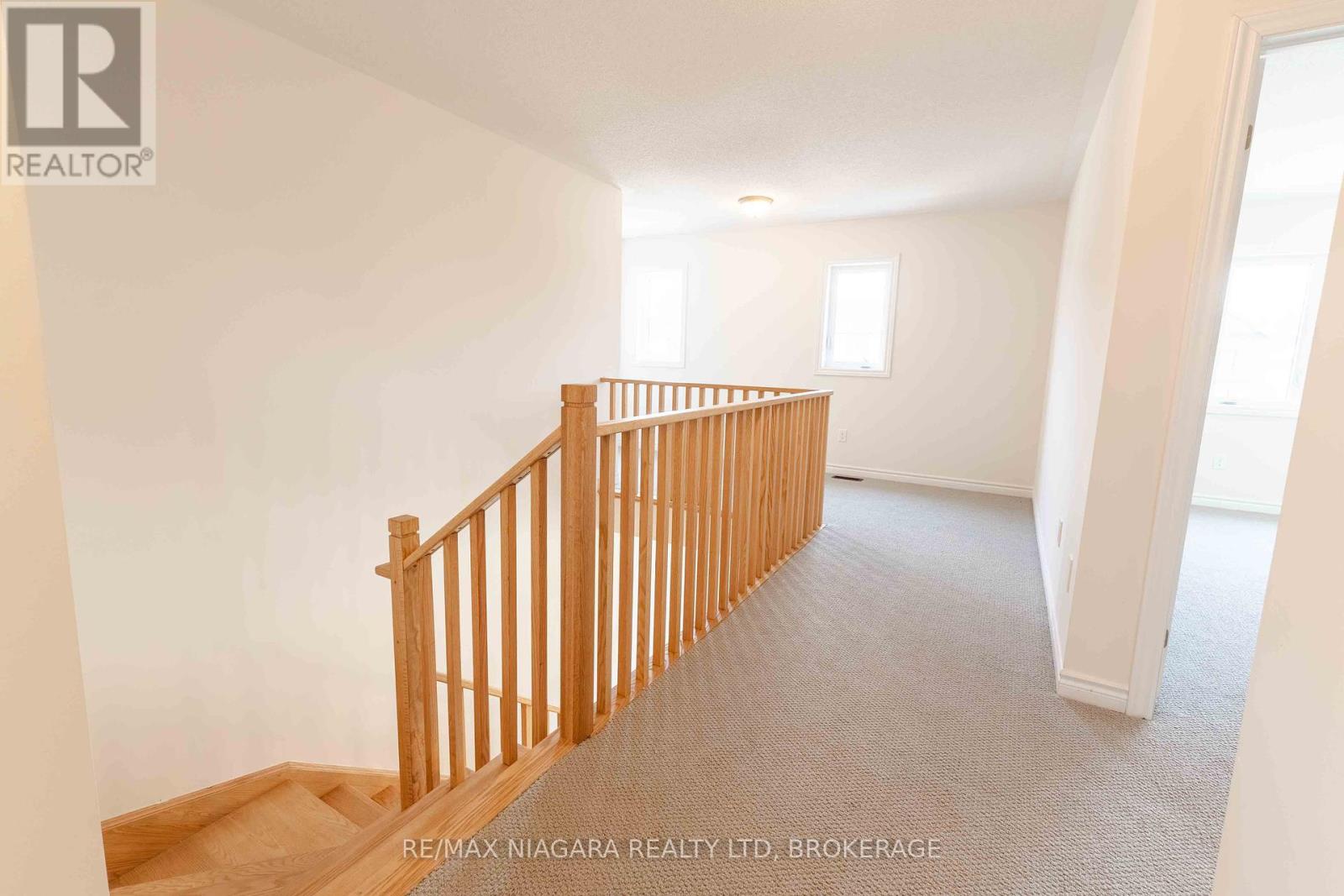 Photo 18 of 25 Oriole Crescent, Port Colborne ON
