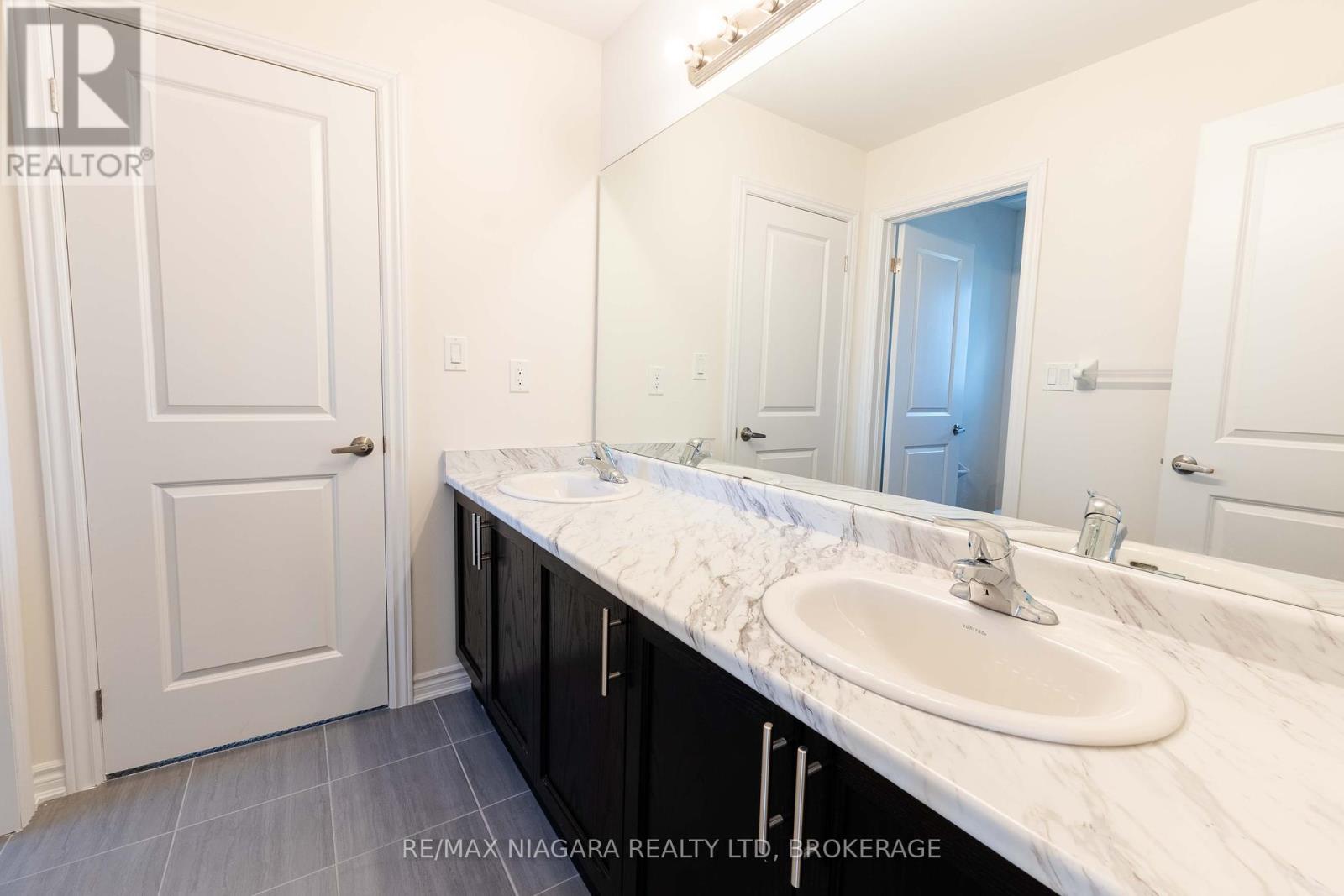 Photo 23 of 25 Oriole Crescent, Port Colborne ON