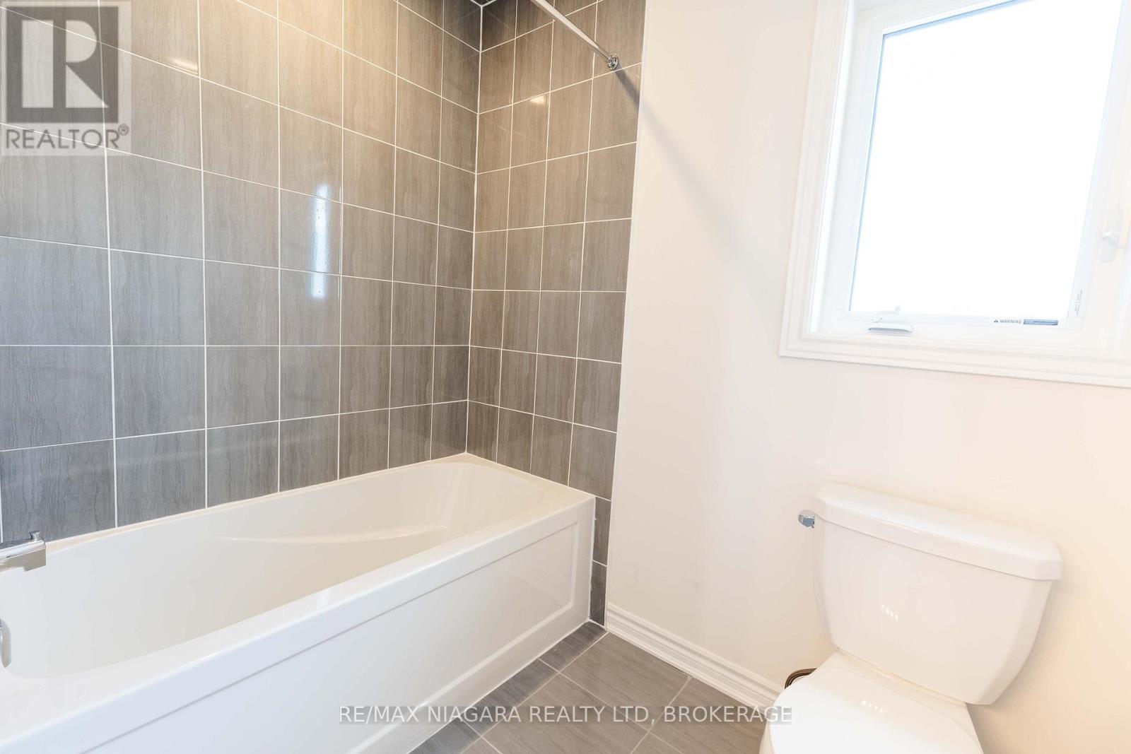 Photo 24 of 25 Oriole Crescent, Port Colborne ON