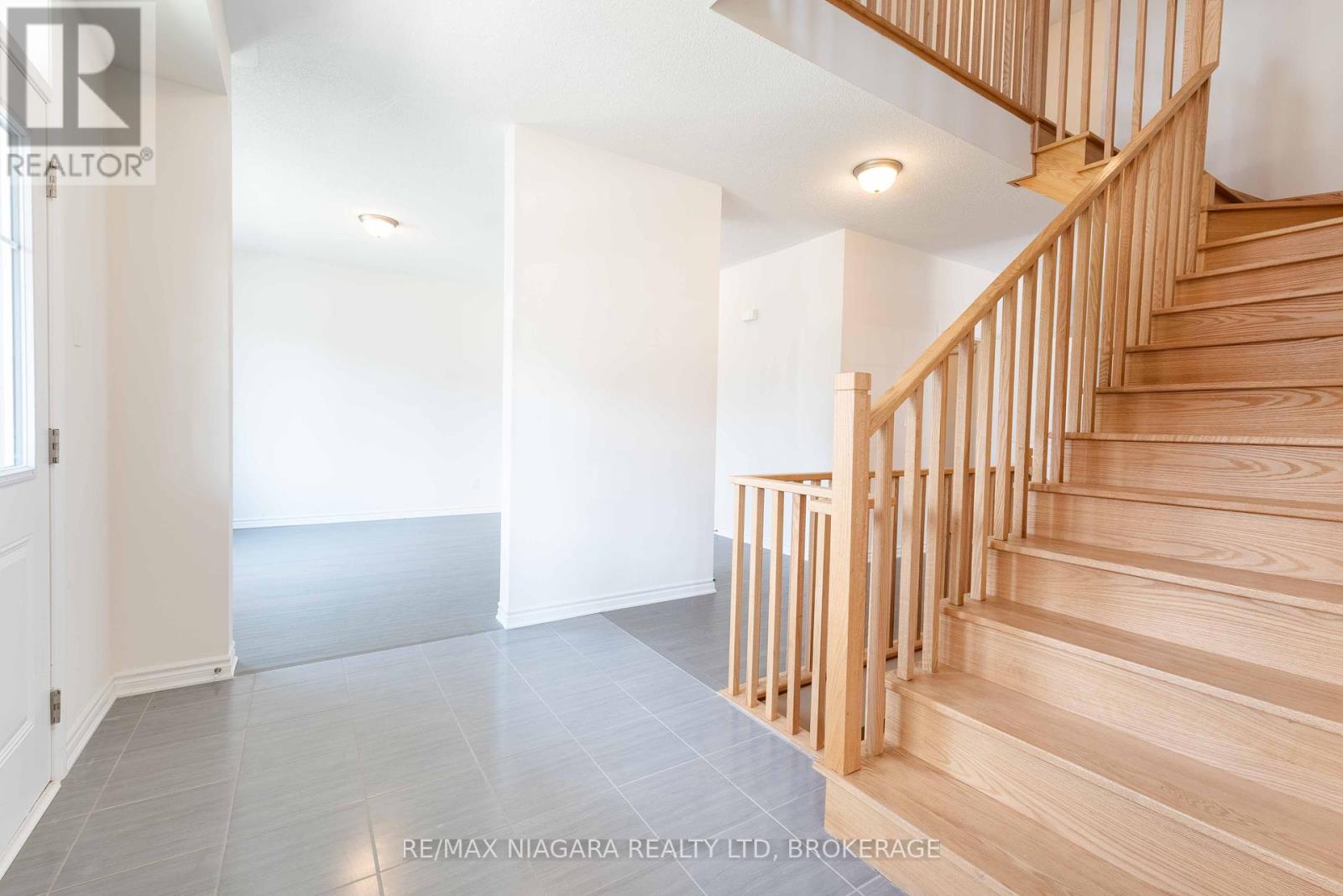 Photo 41 of 25 Oriole Crescent, Port Colborne ON