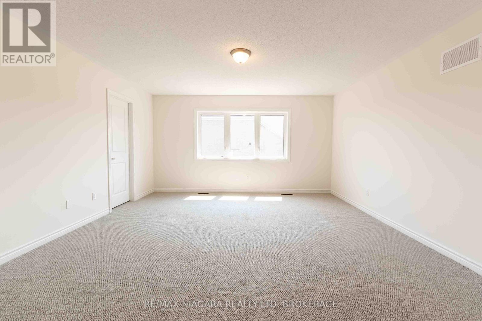 Photo 7 of 25 Oriole Crescent, Port Colborne ON