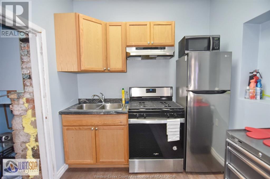 Photo 5 of 1453 55 Wyandotte St E, Windsor ON